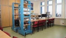 Stanowiska pomiarowe w Laboratorium Elektronicznych Przyrządów i Technik Pomiarowych