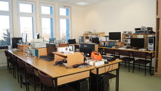 Stanowiska pomiarowe w laboratorium Komputerowych Systemów Pomiarowych i Techniki Mikroprocesorowej