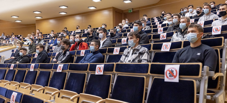 Uczniowie ZSE w Rzeszowie podczas wykładu, fot. B. Motyka
