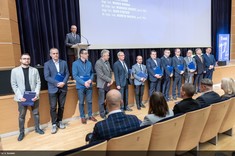 Uroczyste wręczenie dyplomów nagród Rektora PRz. Zdjęcie grupowe pracowników WEiI nagrodzonych za osiągnięcia naukowe.