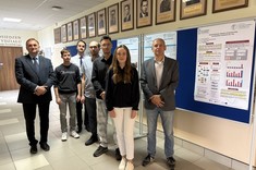 Uczestnicy konkursu w towarzystwie prodziekanów ds. kształcenia,